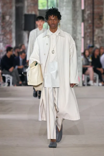 Look 28